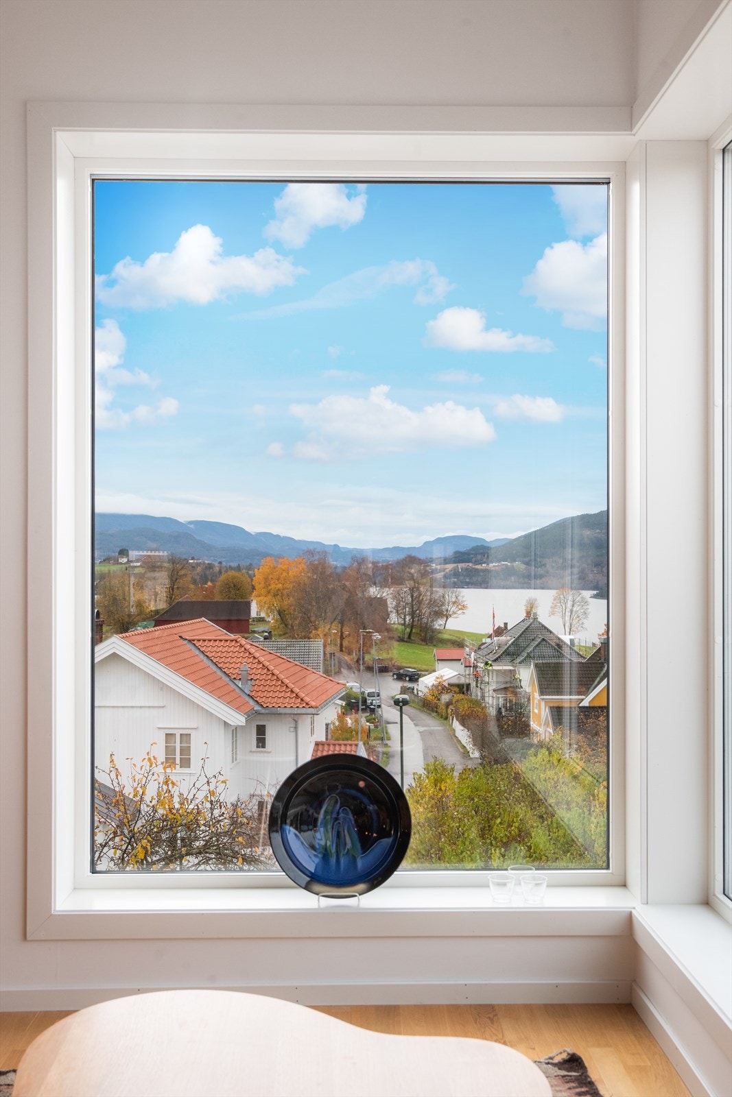 Vindu med nydelig utsikt Galleribilde