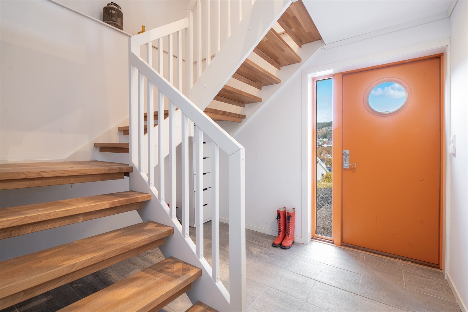 I kjeller er det vindfang, gang og fire boder. Galleribilde