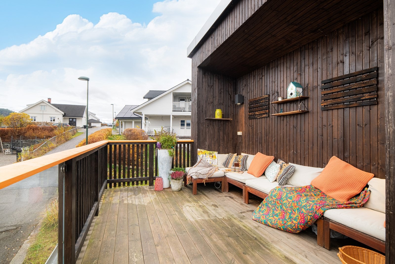 Det er god plass til utemøbler og grill. Galleribilde