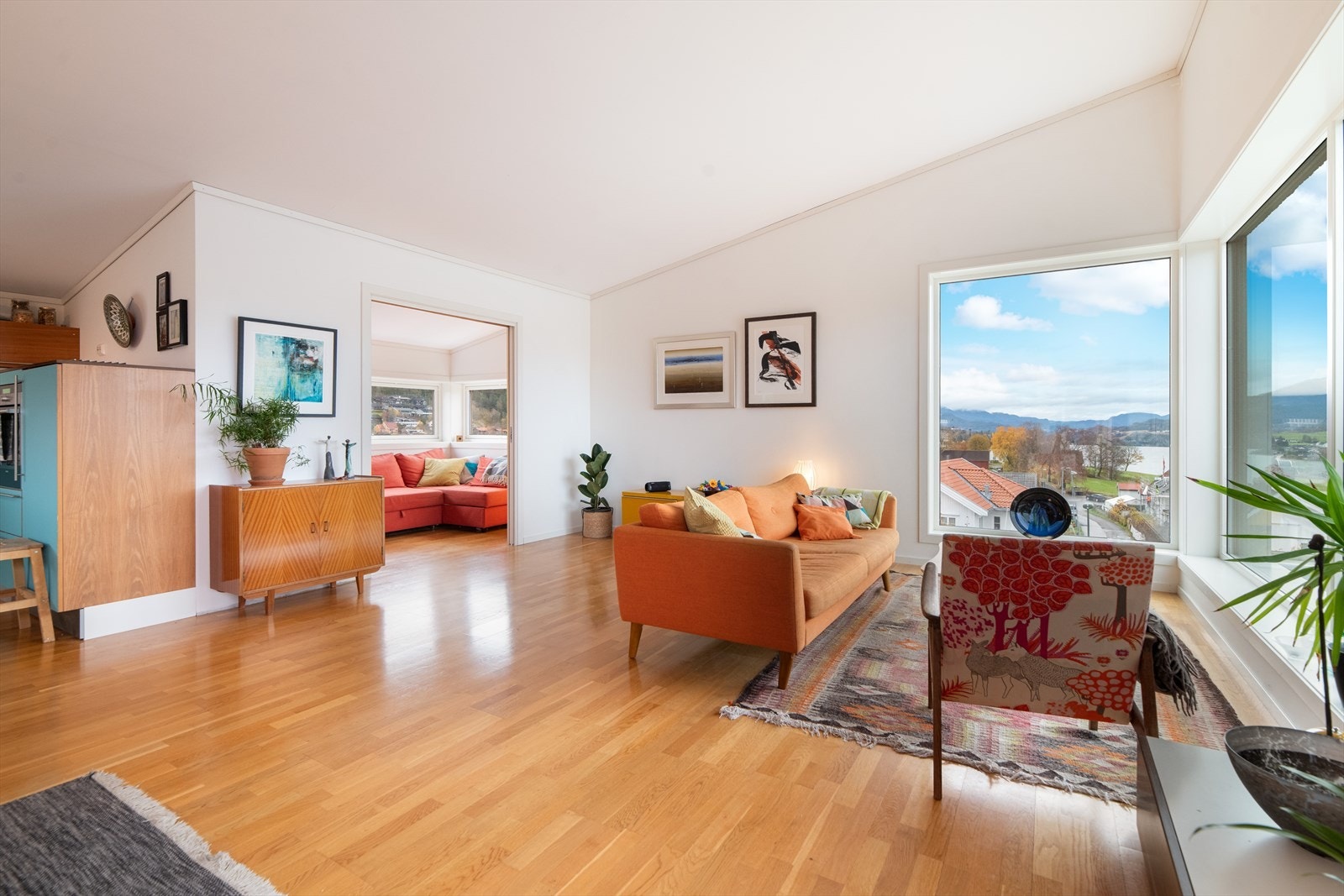 Olaf Ryes gate 20 er en meget tiltalende og moderne bolig med gode og lekre materialvalg og solrike uteplasser med herlig utsikt. Galleribilde