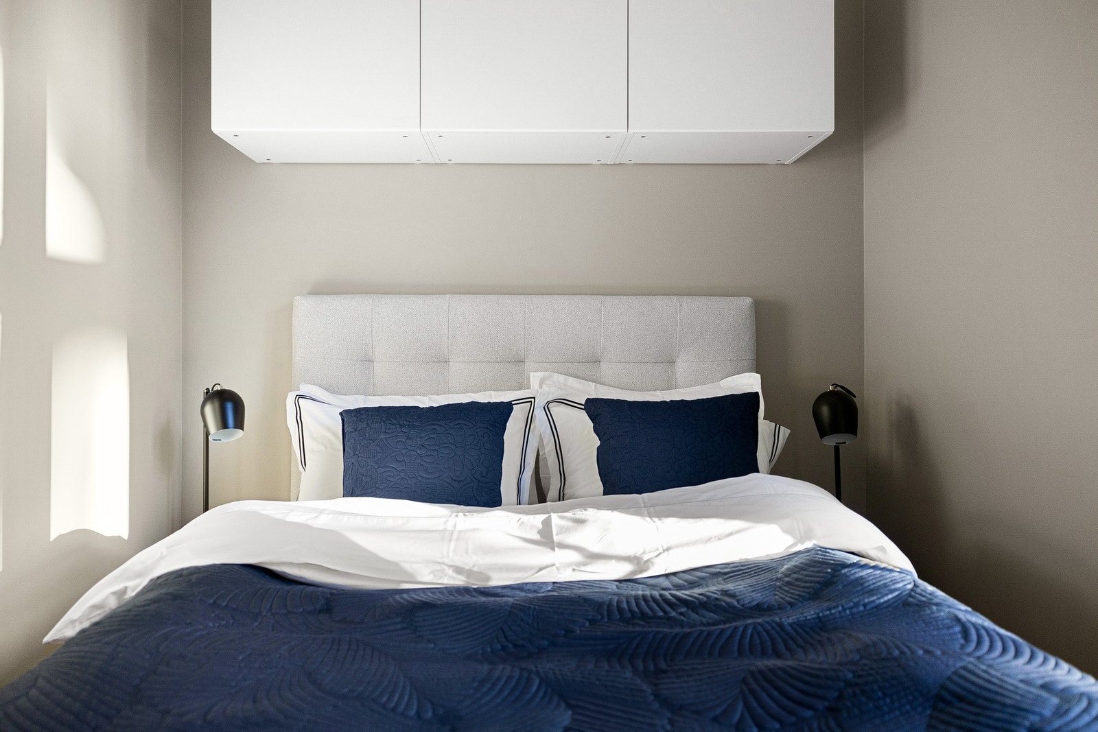 Soverommet har plass til dobbeltseng og og oppbevaringsløsninger. Galleribilde