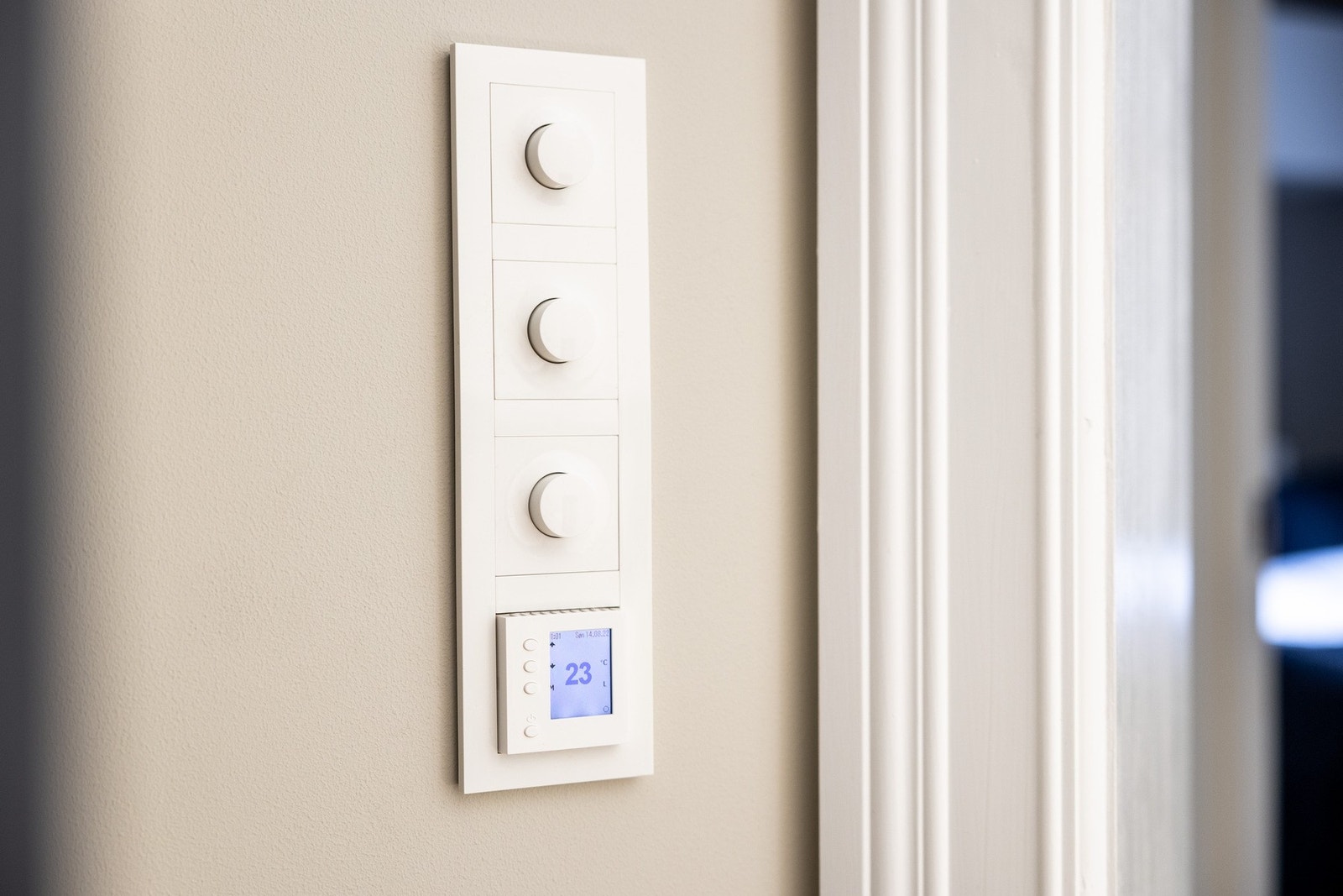 Gulvvarme i alle rom bidrar til jevn og komfortabel varme gjennom hele året. Galleribilde