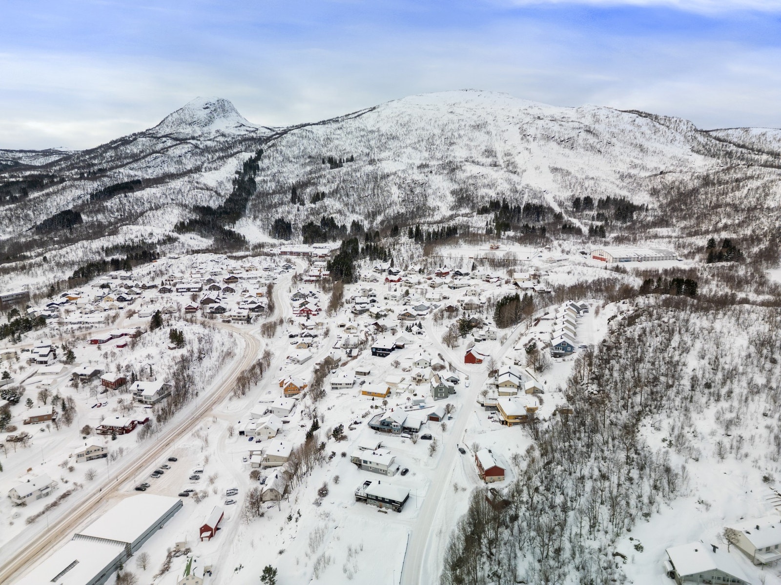 I Medkila bor du i rolige, barnevennlige omgivelser nært fantastiske turområder både ved sjøen og i marka/fjellet Galleribilde