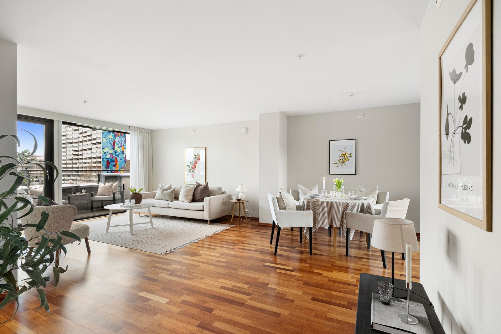 En attraktiv topp- og endeleilighet i 6. etasje med fantastisk utsikt to terrasser. Galleribilde