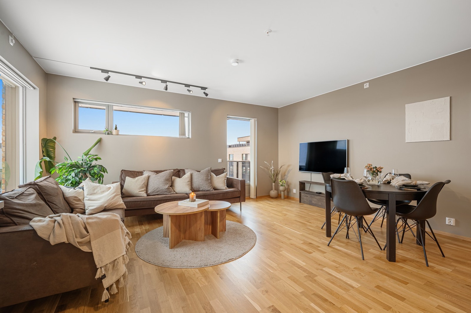 En moderne og delikat 3-roms selveier beliggende i 3.etg med flott utsiktsforhold. Galleribilde