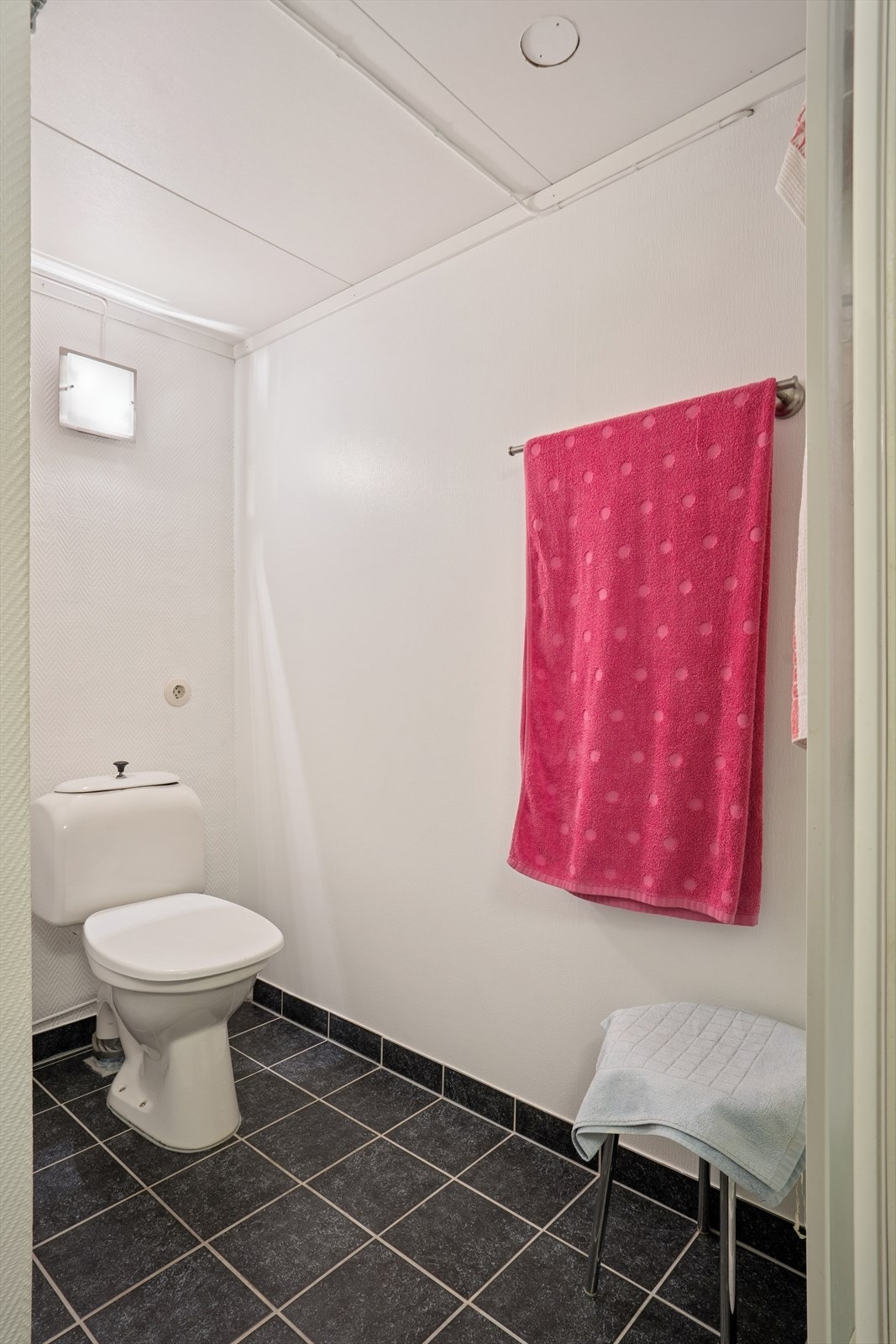 I underetasjen finnes også et praktisk vaskerom med toalett. Galleribilde