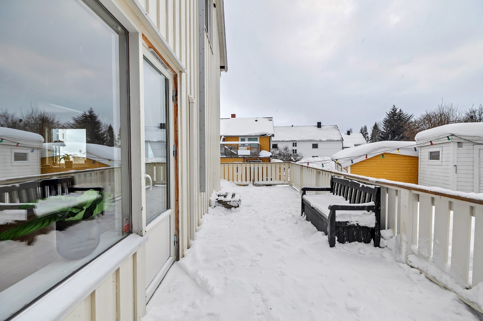 Sørvendt vendt terrasse med gode solforhold Galleribilde