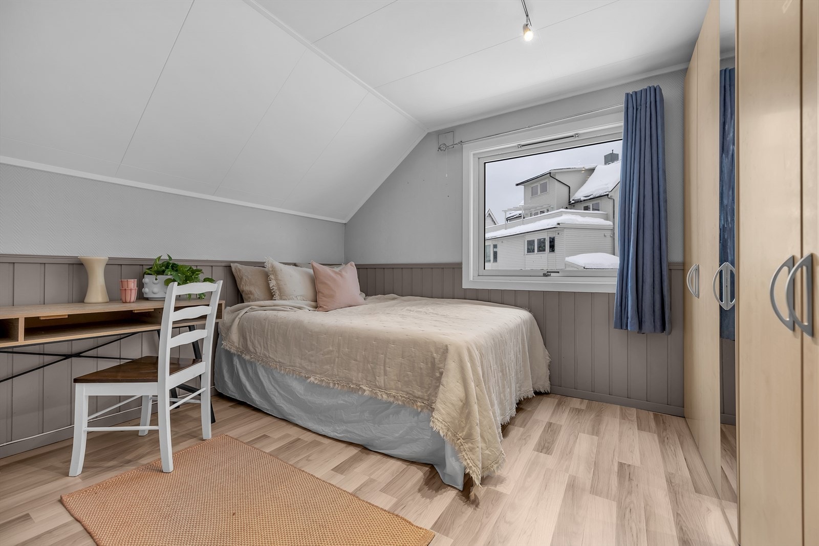 Hovedsoverom toppetasje (soverom 3 av 3) Galleribilde