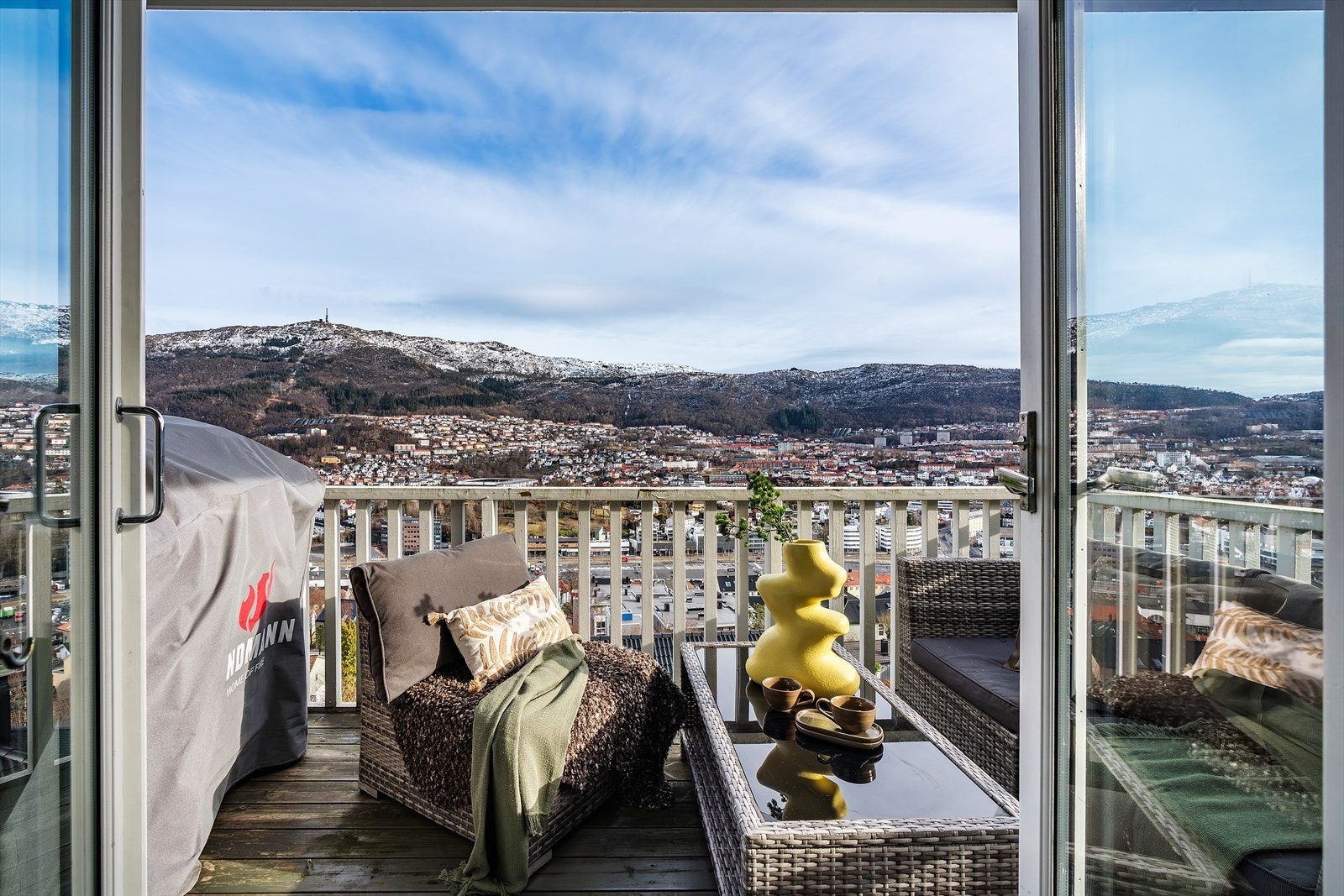 Fra stuen er det utgang til en østvendt balkong på 7,5 m² Galleribilde