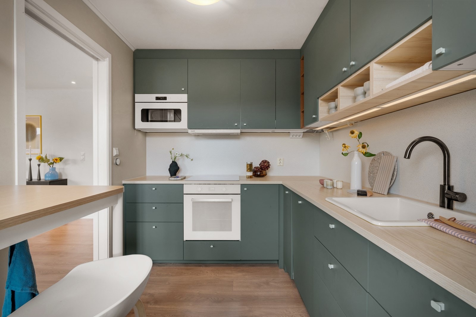 Her får du et flott kjøkken som kombinerer funksjonalitet og stil Galleribilde