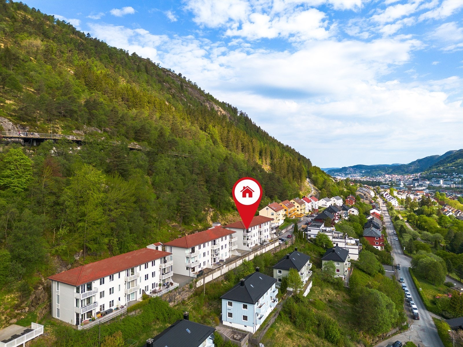 Her bor du med naturen tett på i grønne og rolige omgivelser Galleribilde