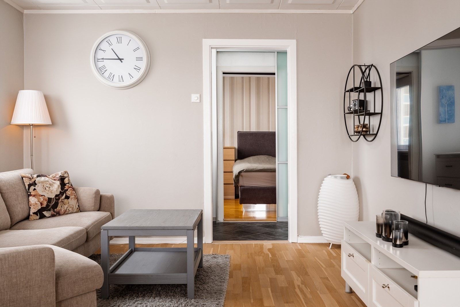 Soveromme finner du på andre siden av gangen. Galleribilde