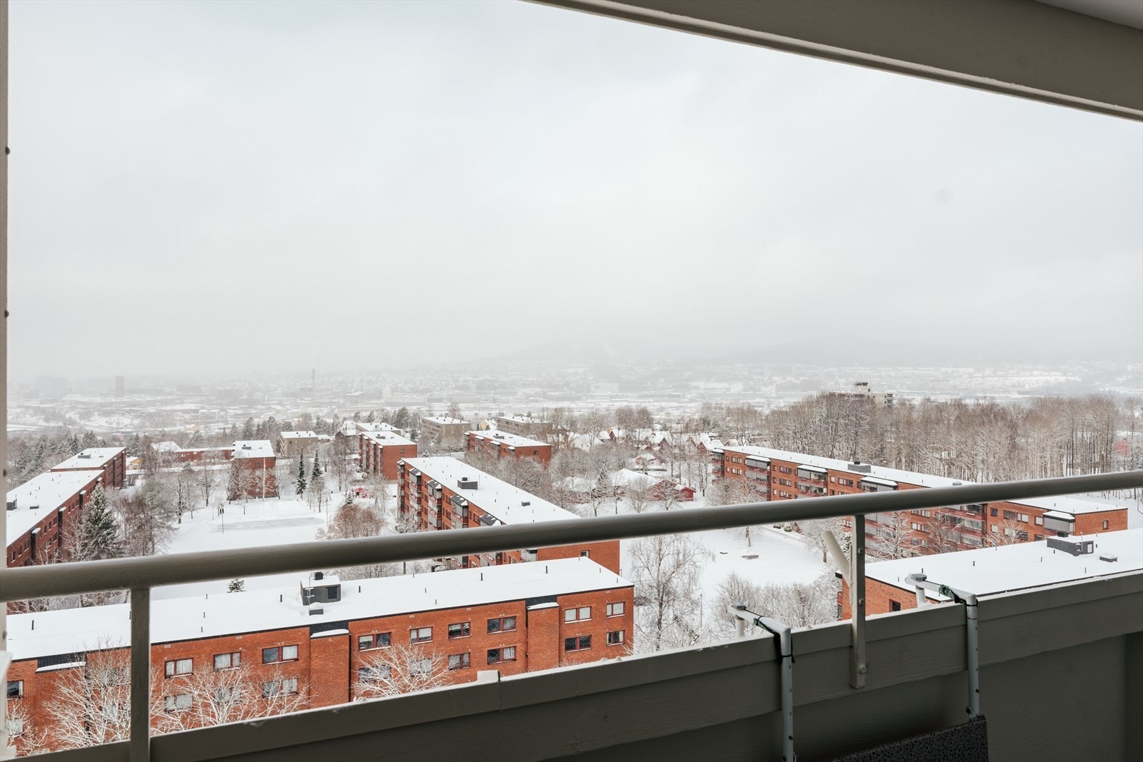 Herfra kan du nyte utsikten over store deler av byen. Galleribilde