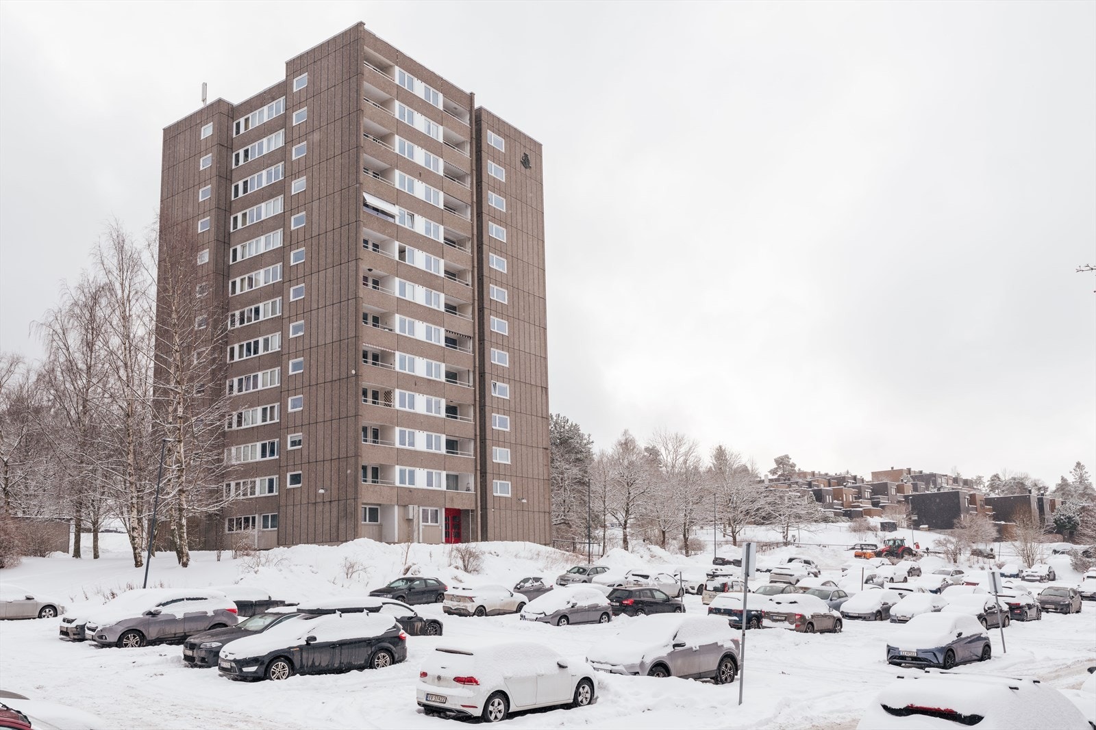 Området oppleves rolig og tilbaketrukket, og gir en sjelden kombinasjon av naturnære omgivelser og en praktisk byhverdag. Galleribilde