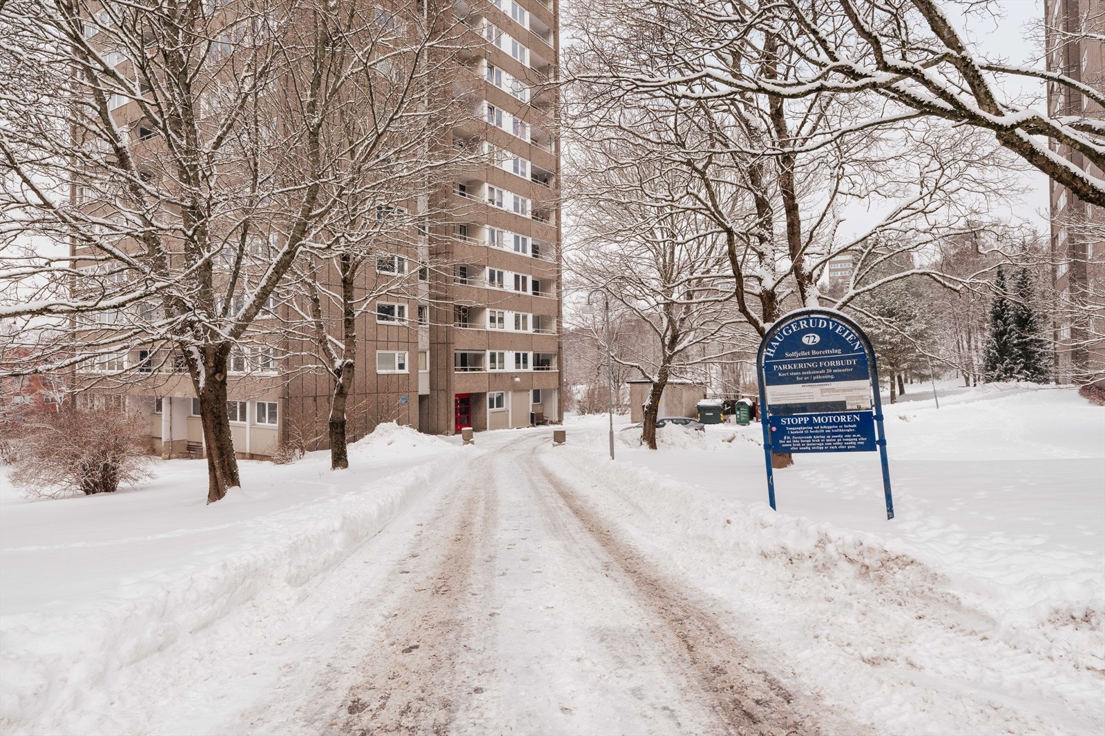 Borettslaget ligger attraktivt til på Solfjellet, et ettertraktet område som kombinerer nærheten til marka med lett adkomst til byens tilbud. Galleribilde