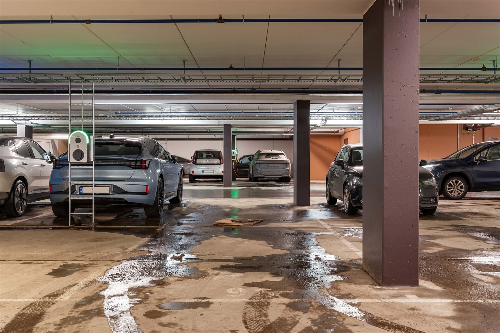 Det er mulighet for å kjøpe garasjeplass med leiligheten. Galleribilde