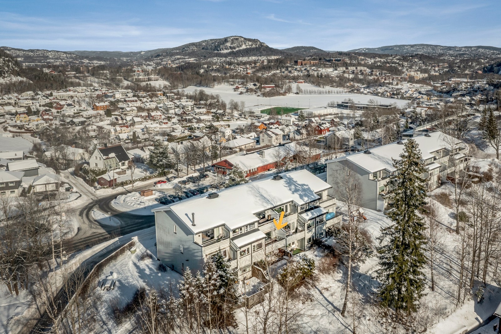 Familievennlig og attraktiv beliggenhet på Slependen, med nærhet til turområder, sjø, kollektivtransport og byliv. Galleribilde