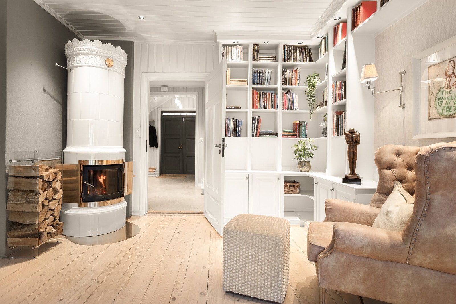 Stue med kakkelovn fra Gabriel Karl Johan Galleribilde