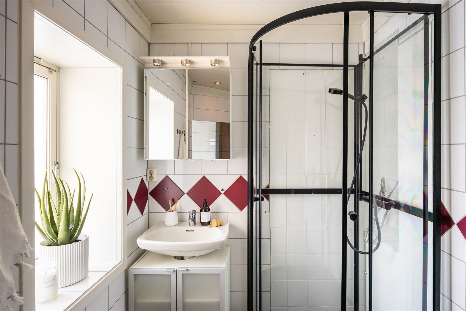 Borettslaget er medlem av sikringsfond. Dette innebærer at andelseierne ikke er ansvarlig for andre andelseieres mislighold av felleskostnader. Galleribilde