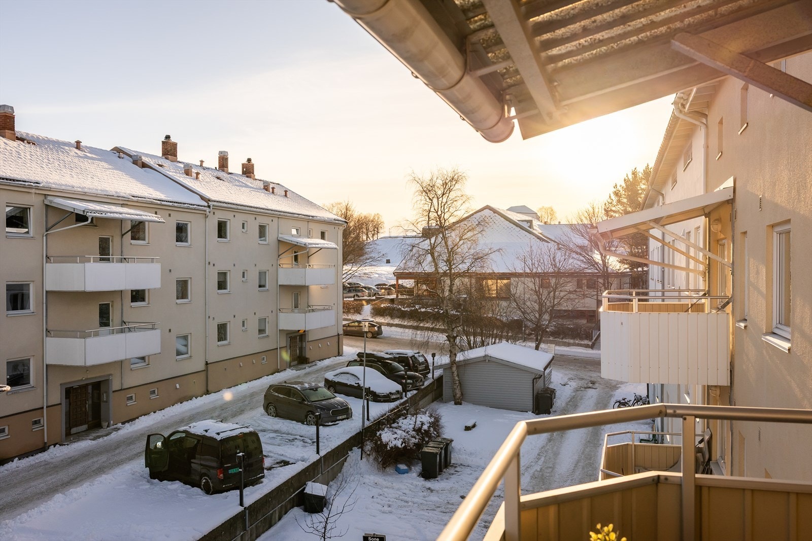 Den ligger sørvendt til og byr på gode solforhold. Galleribilde