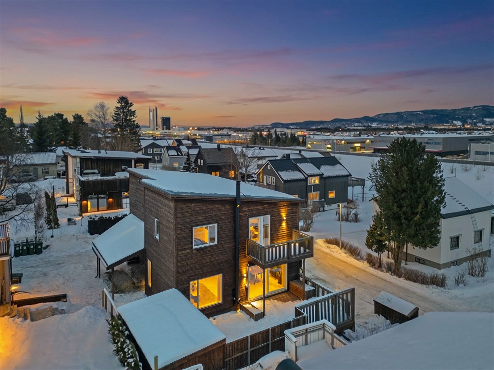 Dagligvarebutikker som Rema 1000 Breidablikk er innen 7 minutters gange. Galleribilde