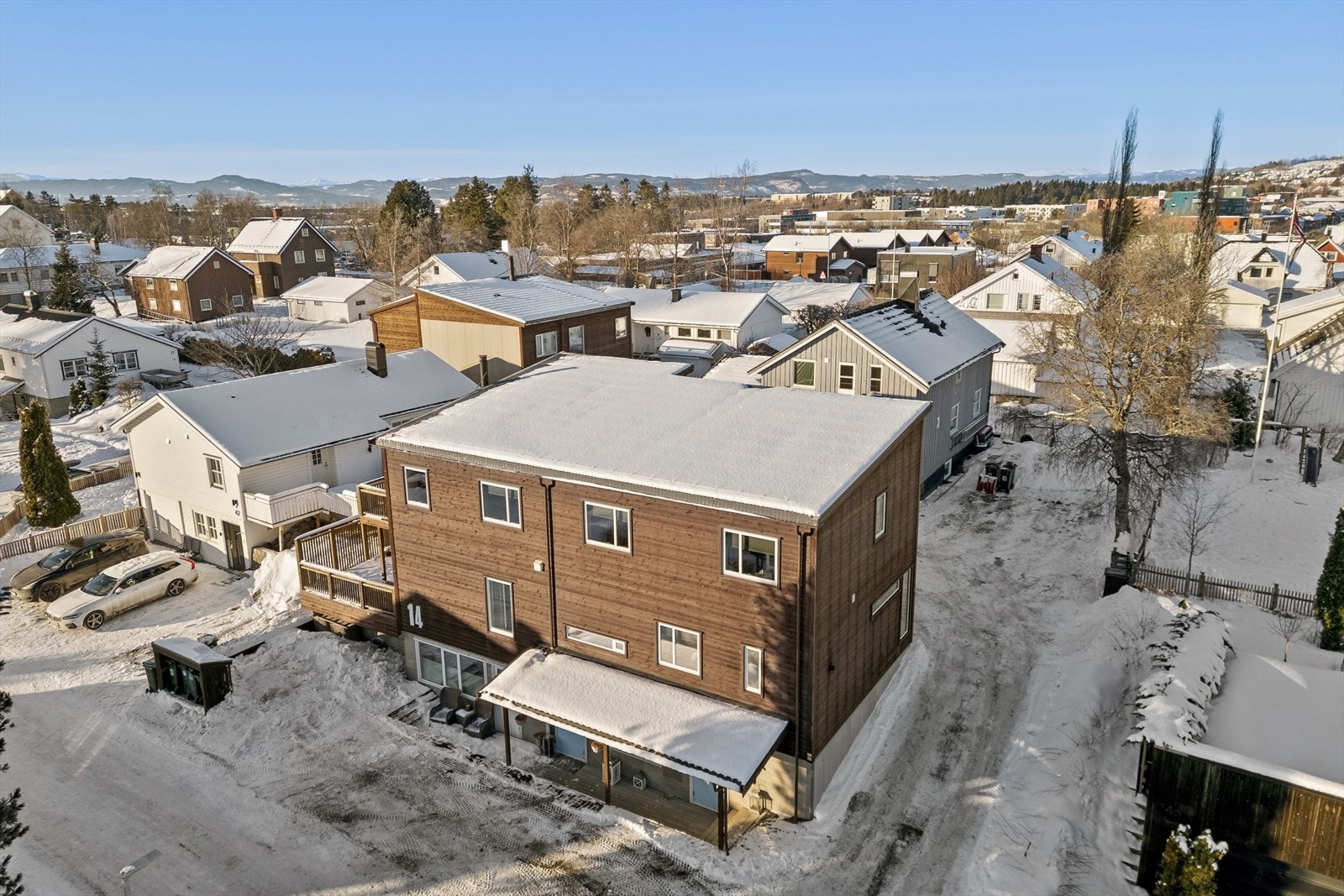 Eiendommen har en god beliggenhet med nærhet til det meste. Galleribilde