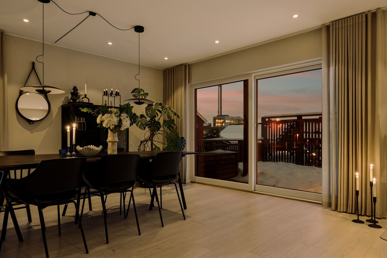 Balkongdøren har 3-lags glass som bidrar til god isolasjon. Galleribilde