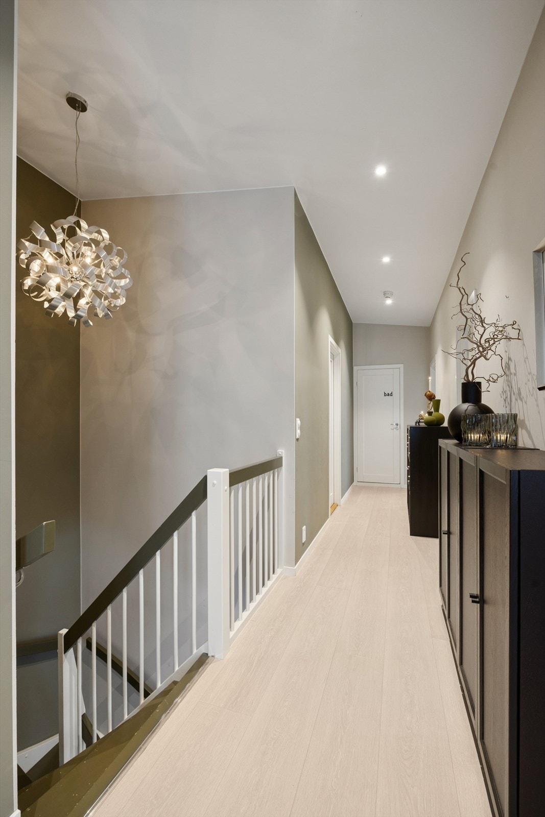 Trapperommet leder opp til boligens andre etasje. Galleribilde