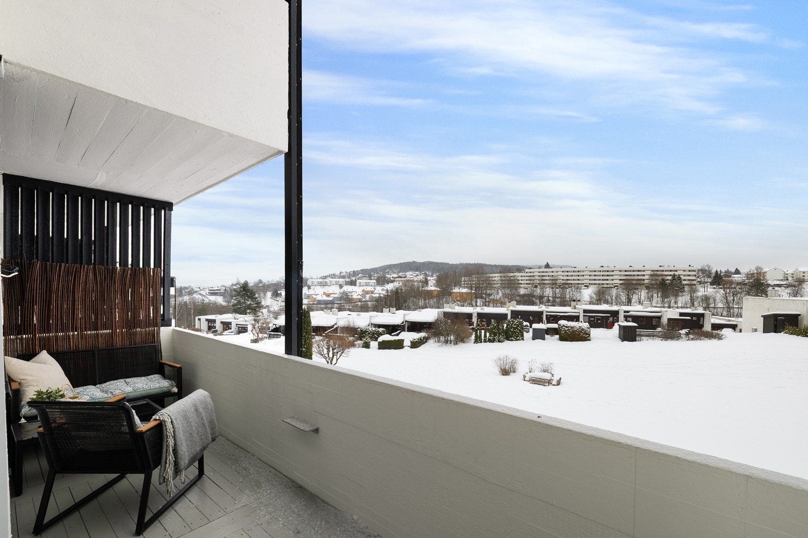 Her ute er det plass til sittegruppe, samt gass-/elektrisk grill. Galleribilde