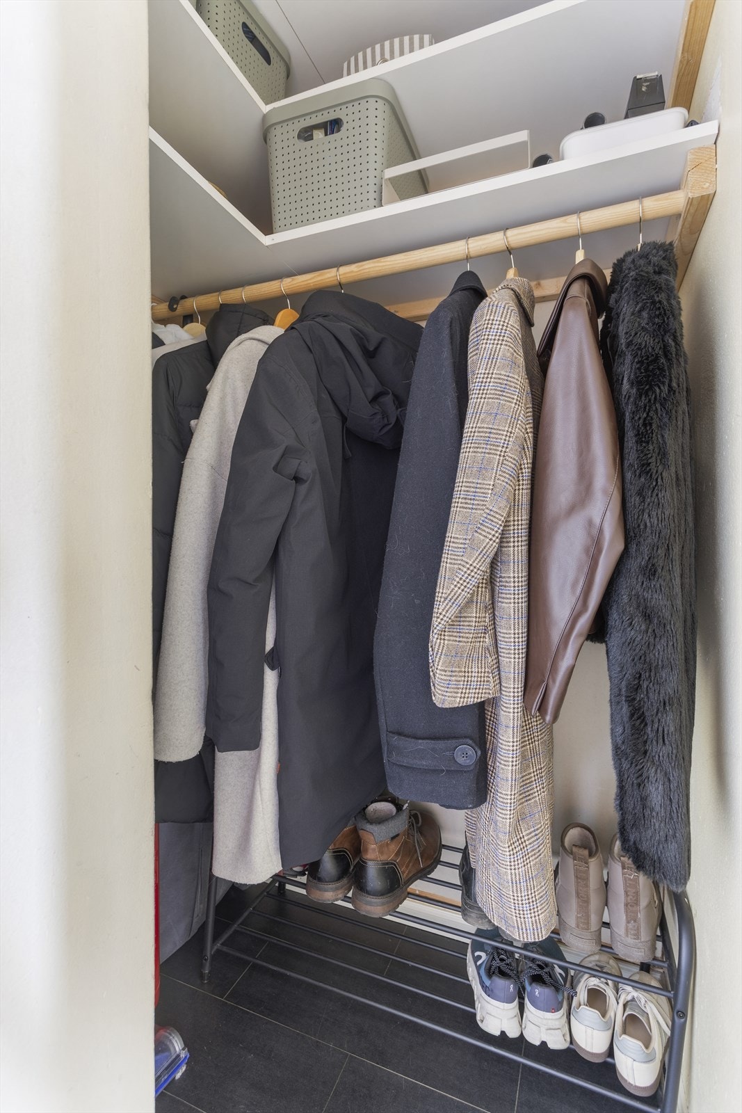 Leiligheten har god lagringsplass med en innvendig bod, i tillegg til en kjellerbod og en loftsbod. Galleribilde