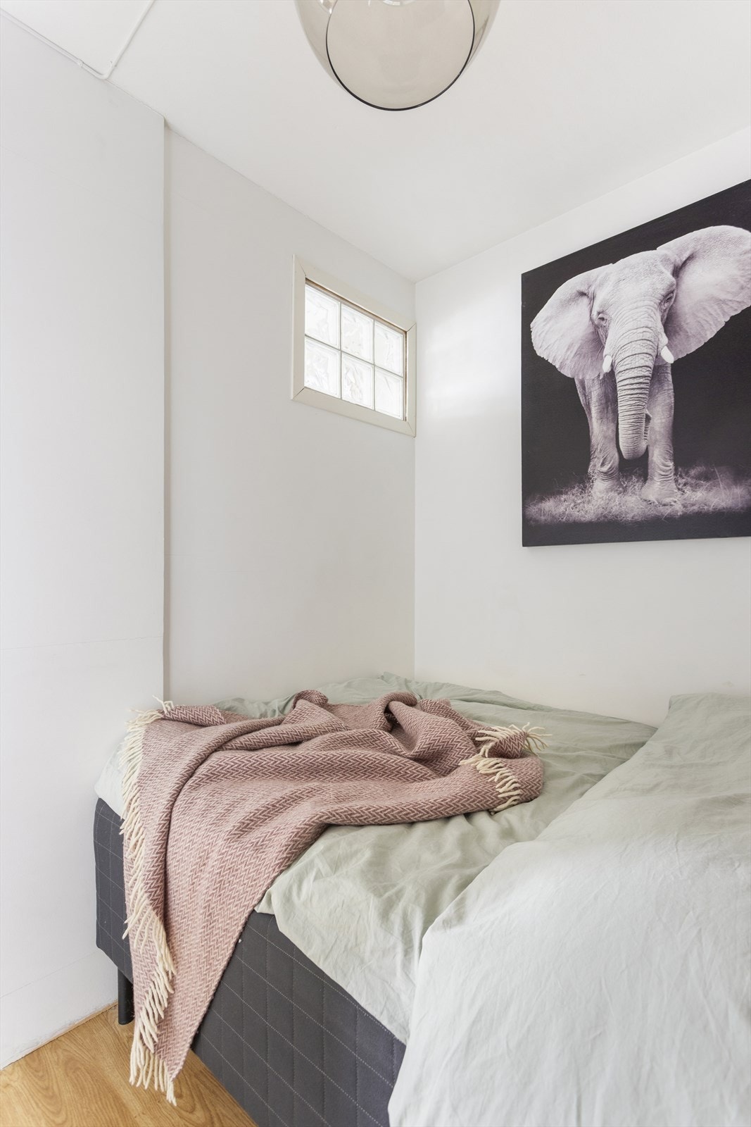 I taket ble det montert belysning i 2020 for en behagelig atmosfære. Galleribilde