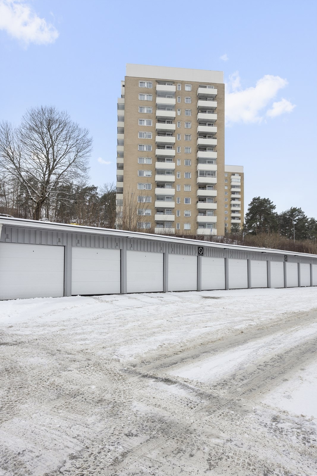 1 stk. parkeringstillatelse medfølger, dvs. biloppstillingsplass på borettslagets eiendom. Galleribilde