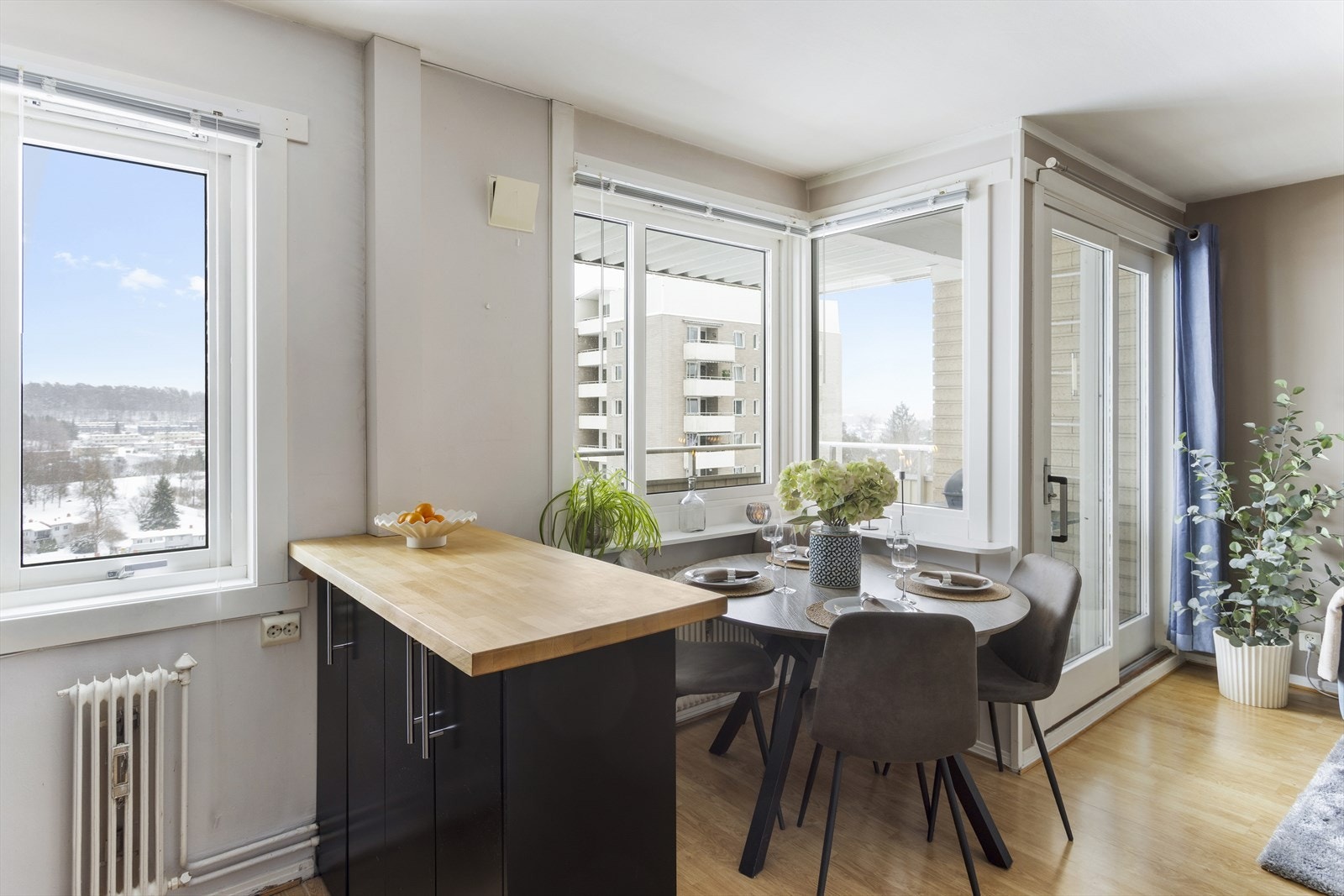 Leiligheten har en sosial og åpen løsning. Galleribilde