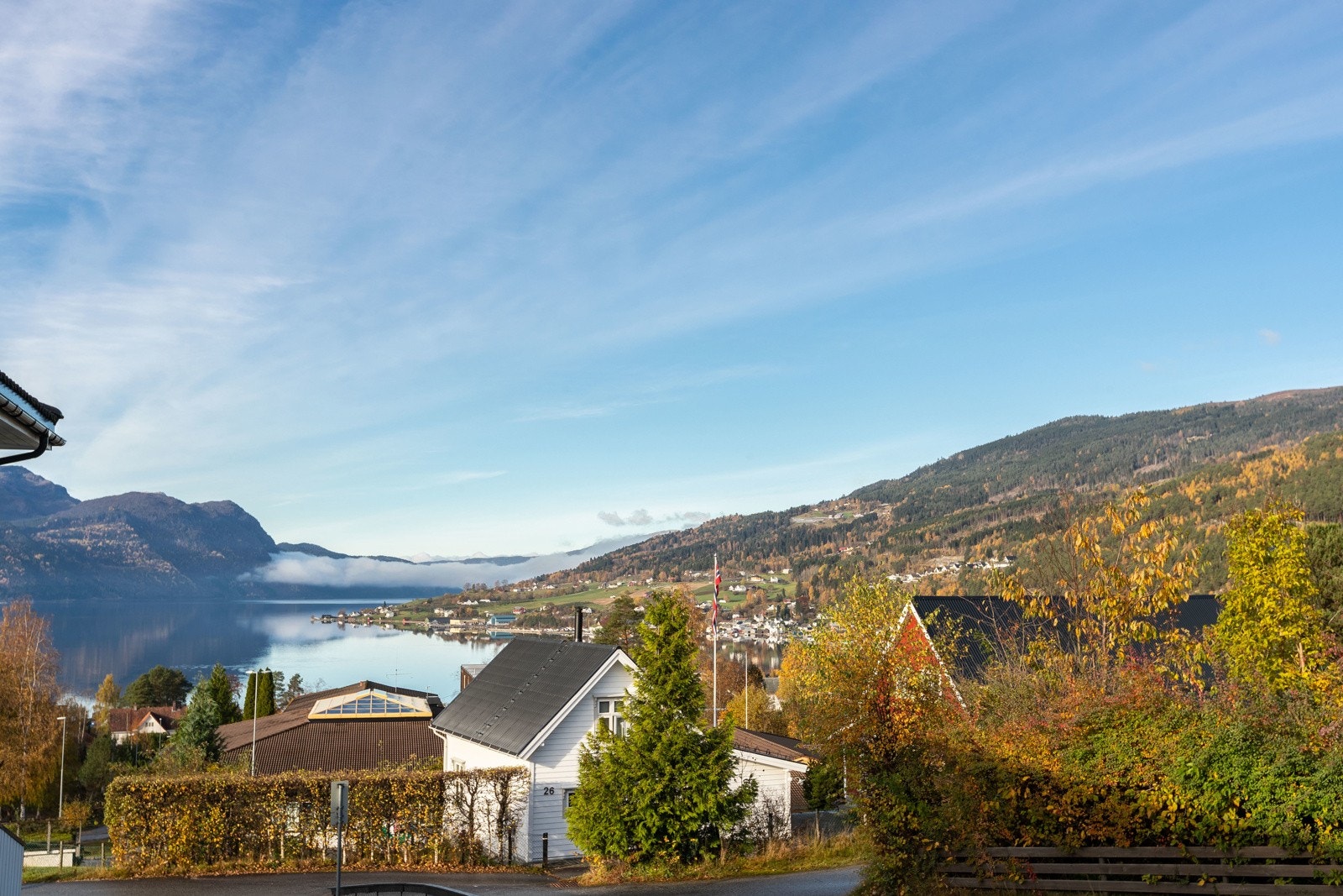 Flott utsikt mot sentrum og fjorden Galleribilde