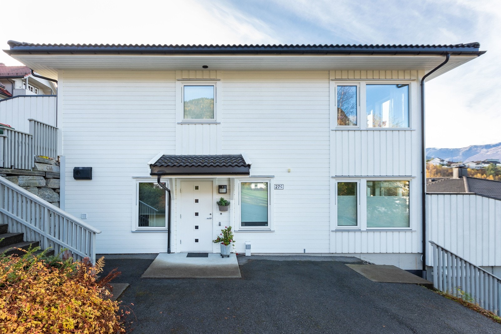 Fasade med inngangsparti Galleribilde