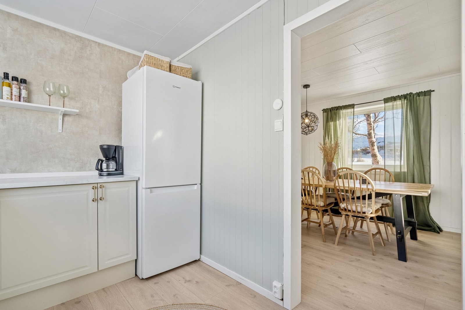 Kjøkken/spisestue. Galleribilde