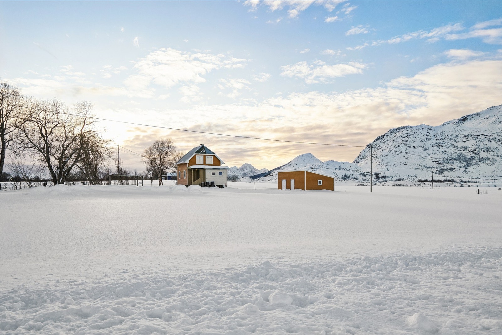 Sjarmerende enebolig på Rise med romslig tomt, uthus og langstrakt utsikt. Galleribilde