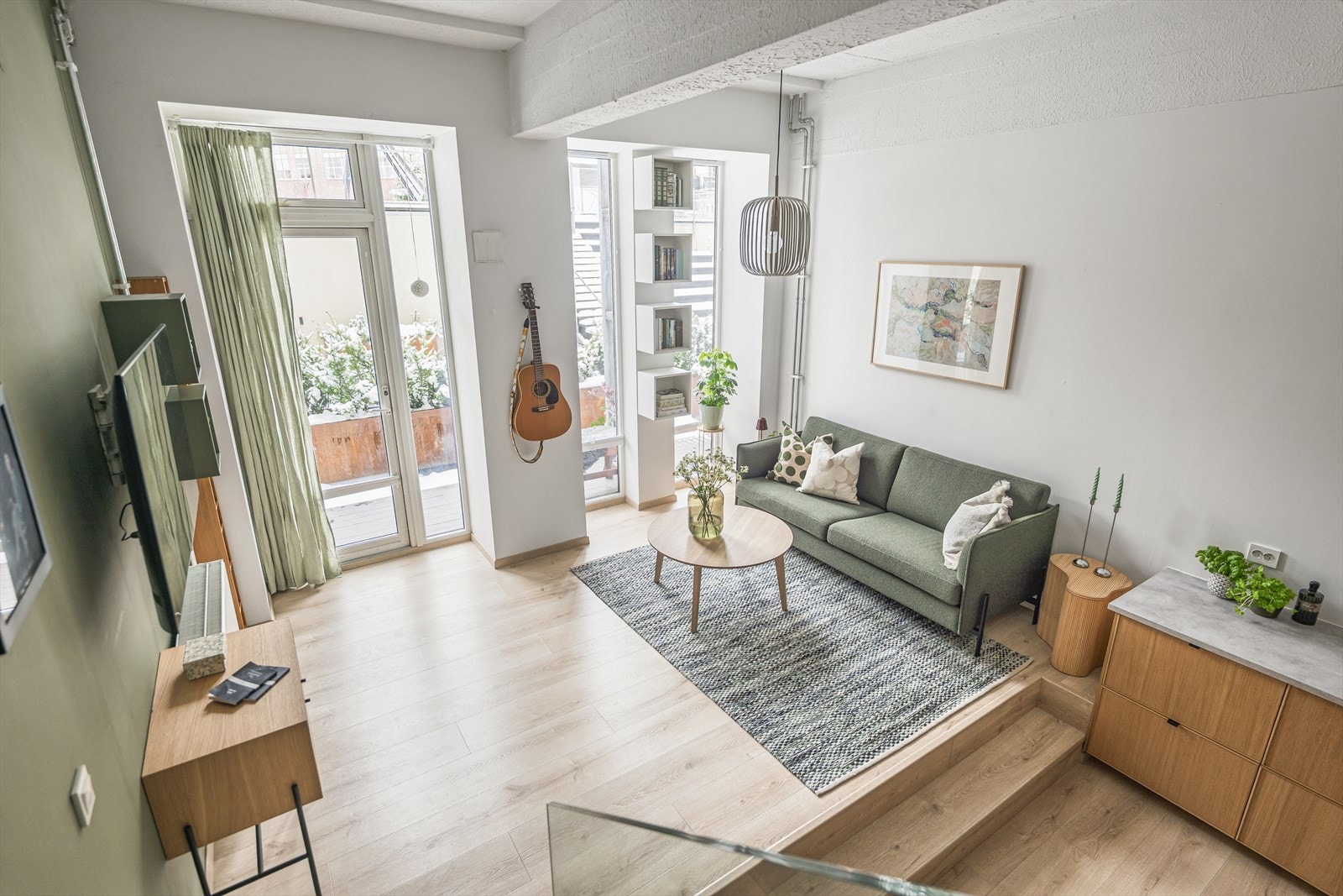 Leiligheten ble vesentlig pusset opp i 2019 - lekre materialer som fremhever leilighetens særpreg. Galleribilde