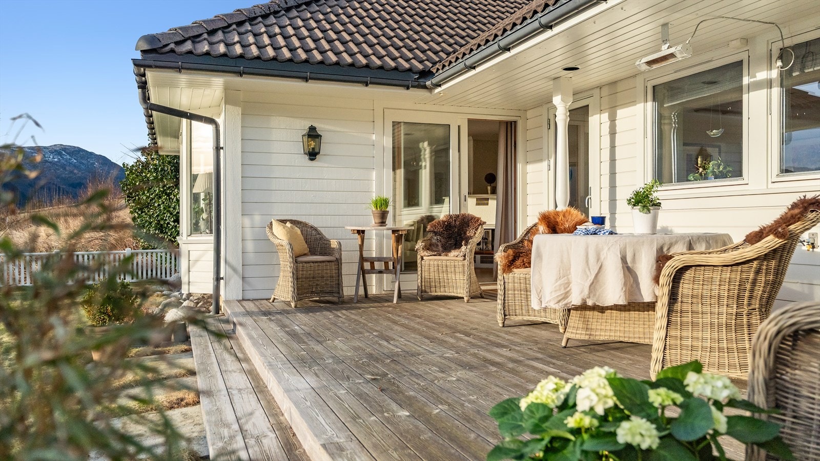 God plass til utemøblement på terrassen i ønsket utførelse og stil. Galleribilde