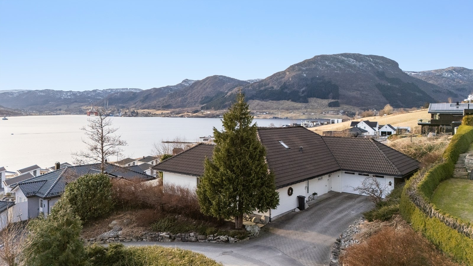 Gjennomført og velholdt enebolig med attraktiv beliggenhet i Ølen Galleribilde