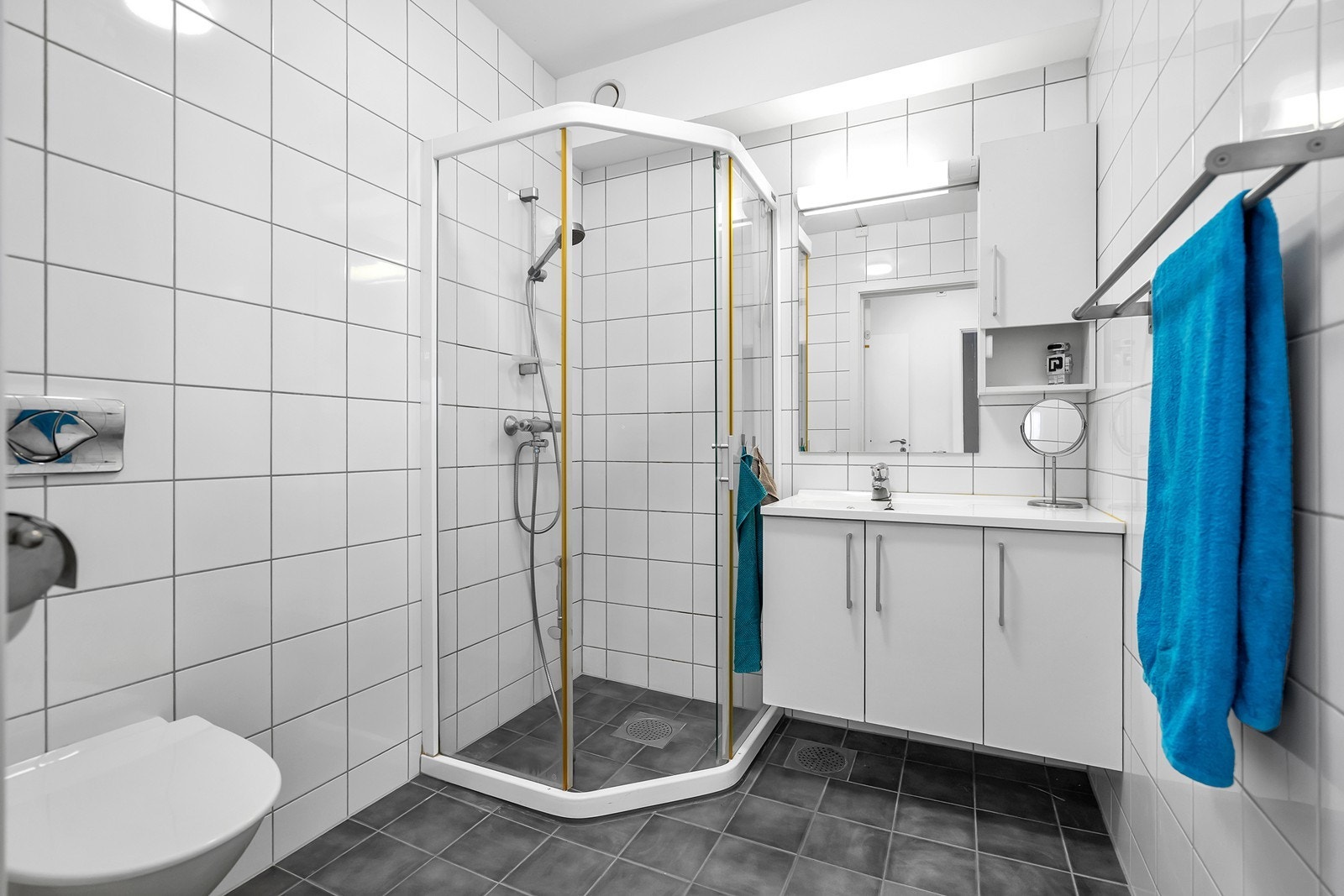 Pent flislagt bad Galleribilde