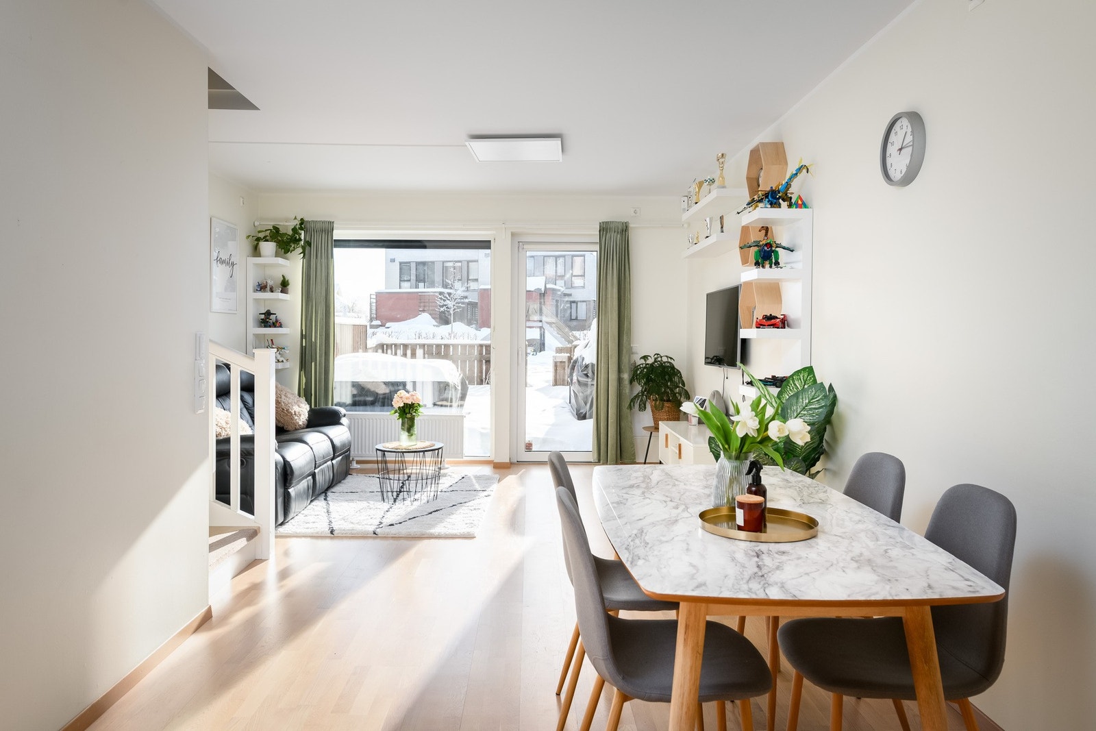 Det er fin plass til spisebord i overgangen mellom stue og kjøkken. Galleribilde