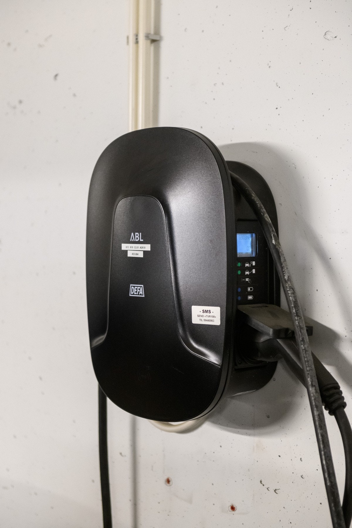 Elbilader på en av plassene Galleribilde