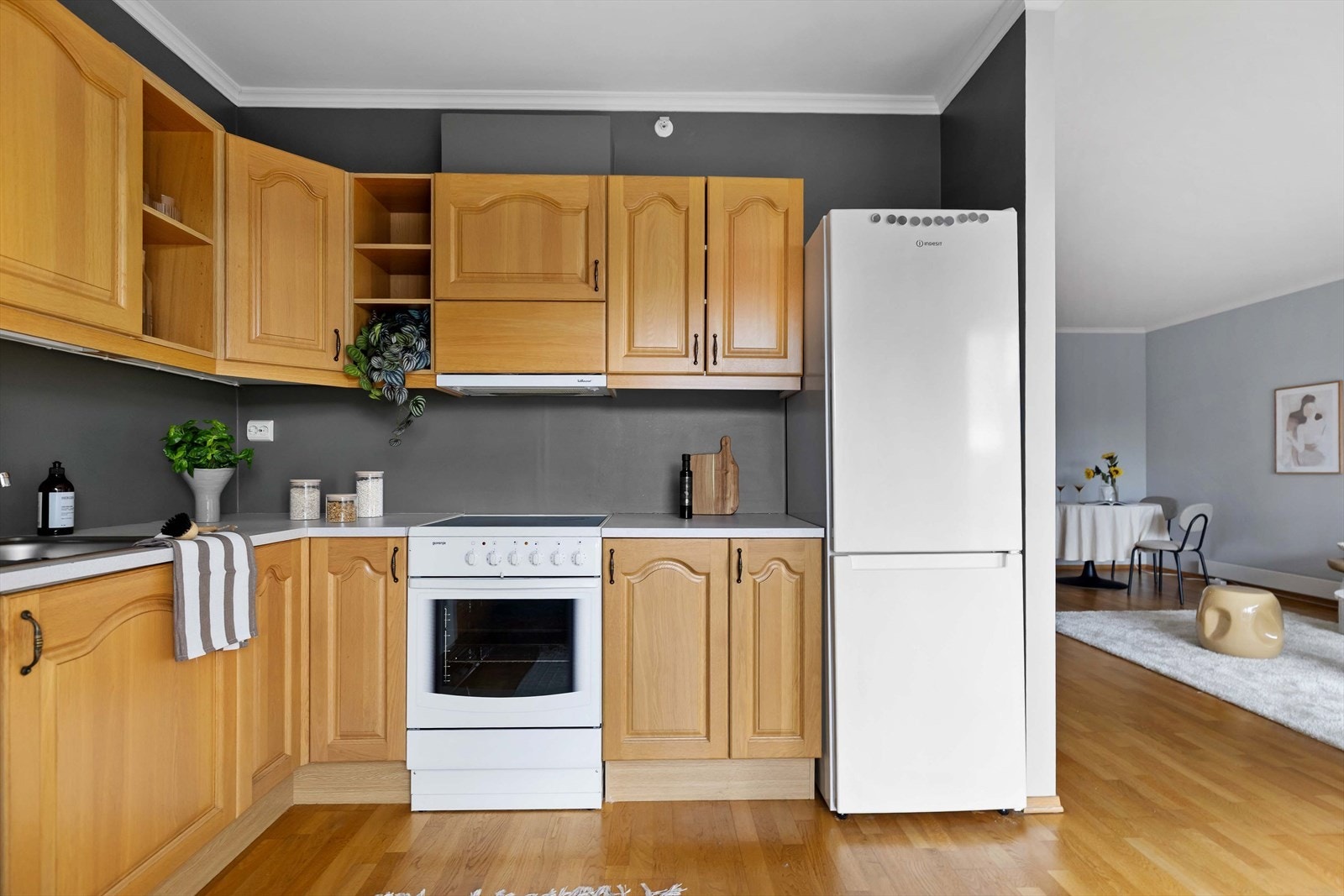 Godt med arbeidsplass på kjøkkenbenken Galleribilde