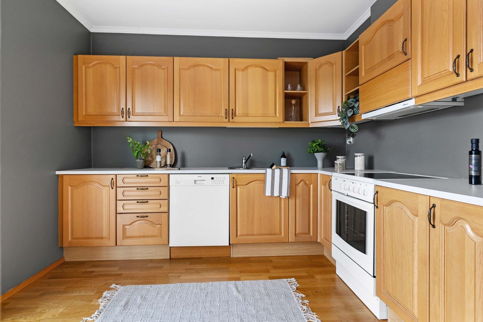 Her er det plass til et mindre spisebord for hverdagsmåltidene Galleribilde