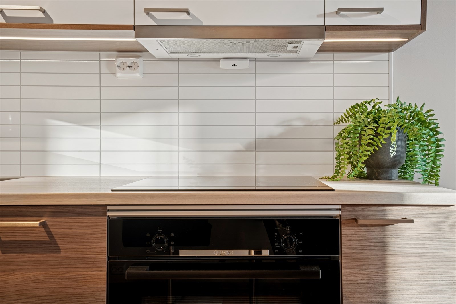 Kjøkken fra Nova med glatte fronter og laminert benkeplate. Galleribilde