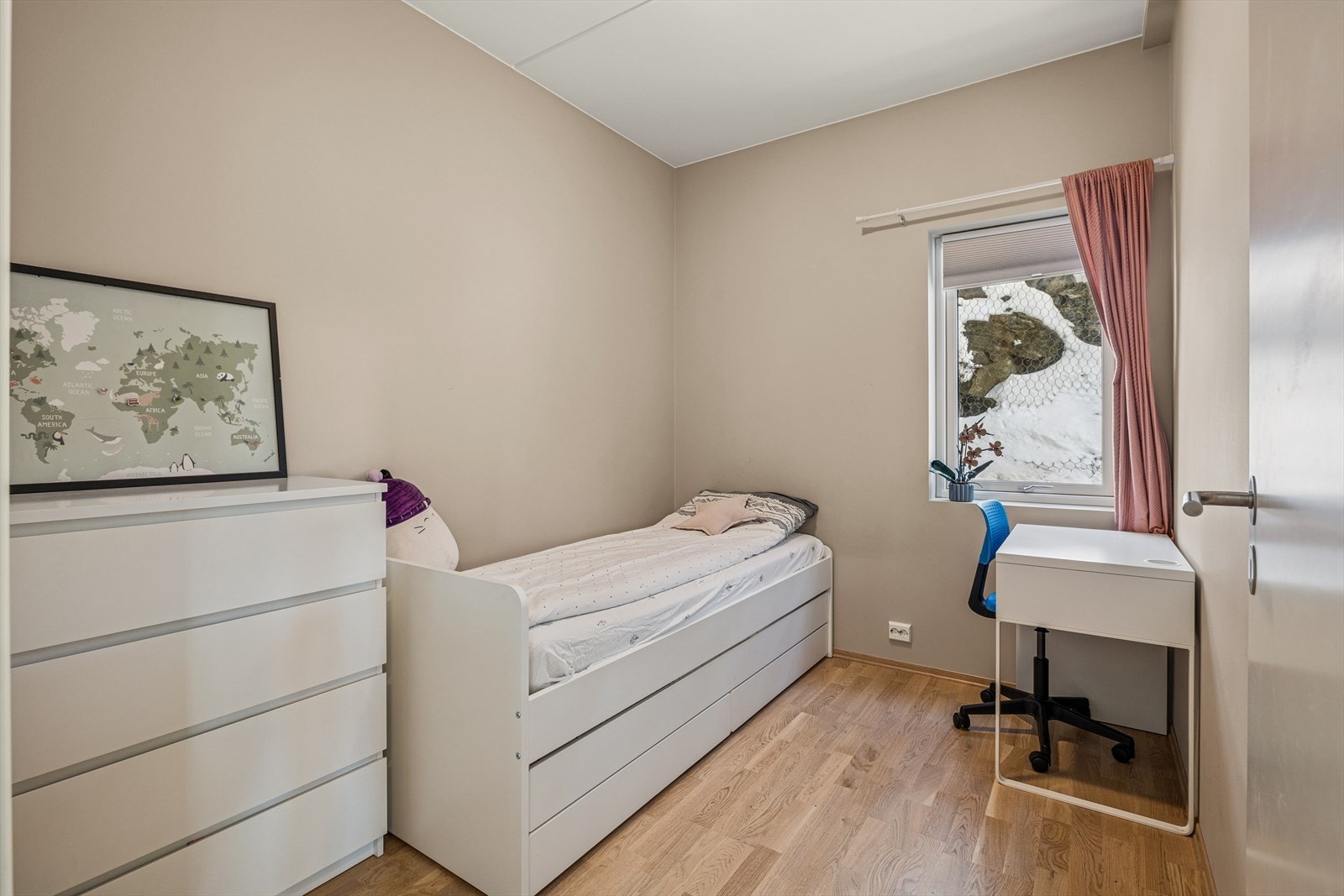 Enkelte rom egner seg svært godt som hjemmekontor, gjesterom eller barnerom - avhengig av behov. Galleribilde