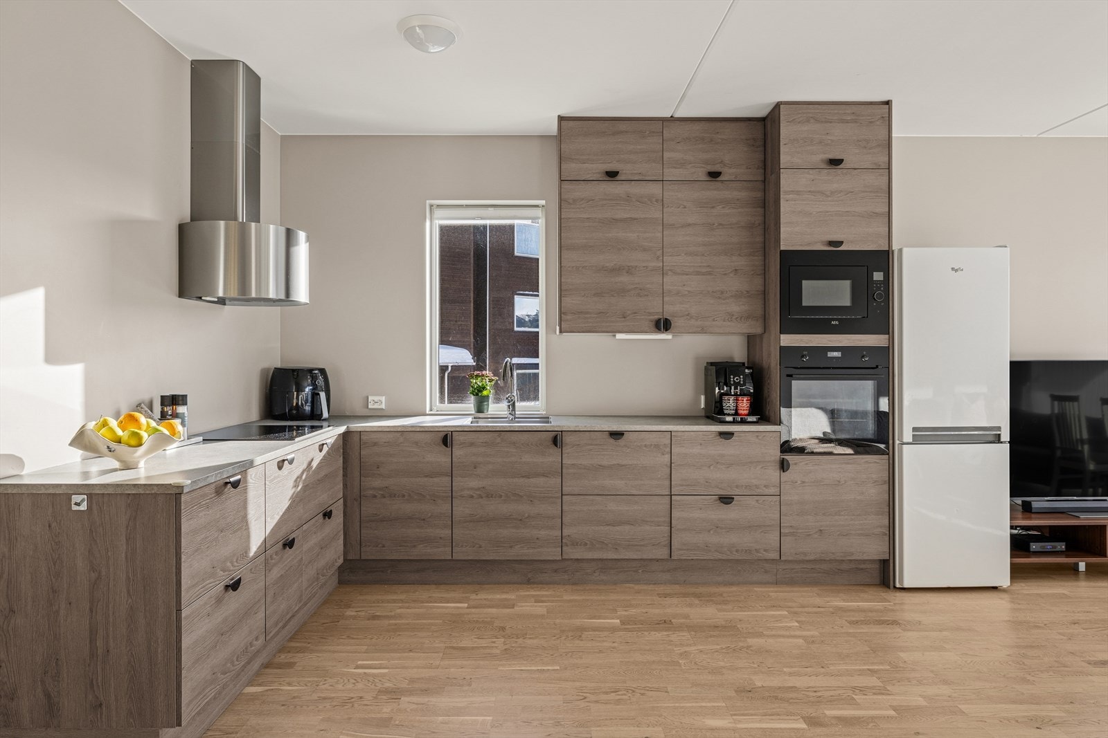 Stilren og velholdt kjøkkeninnredning. Galleribilde