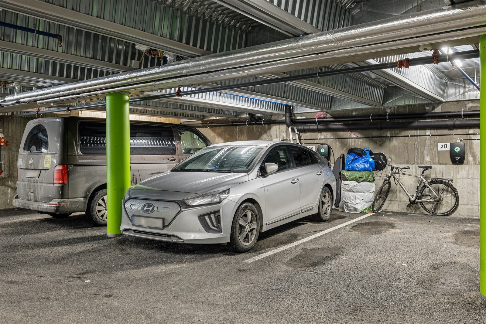 Det medfølger en garasjeplass i felles, lukket garasjeanlegg. Galleribilde