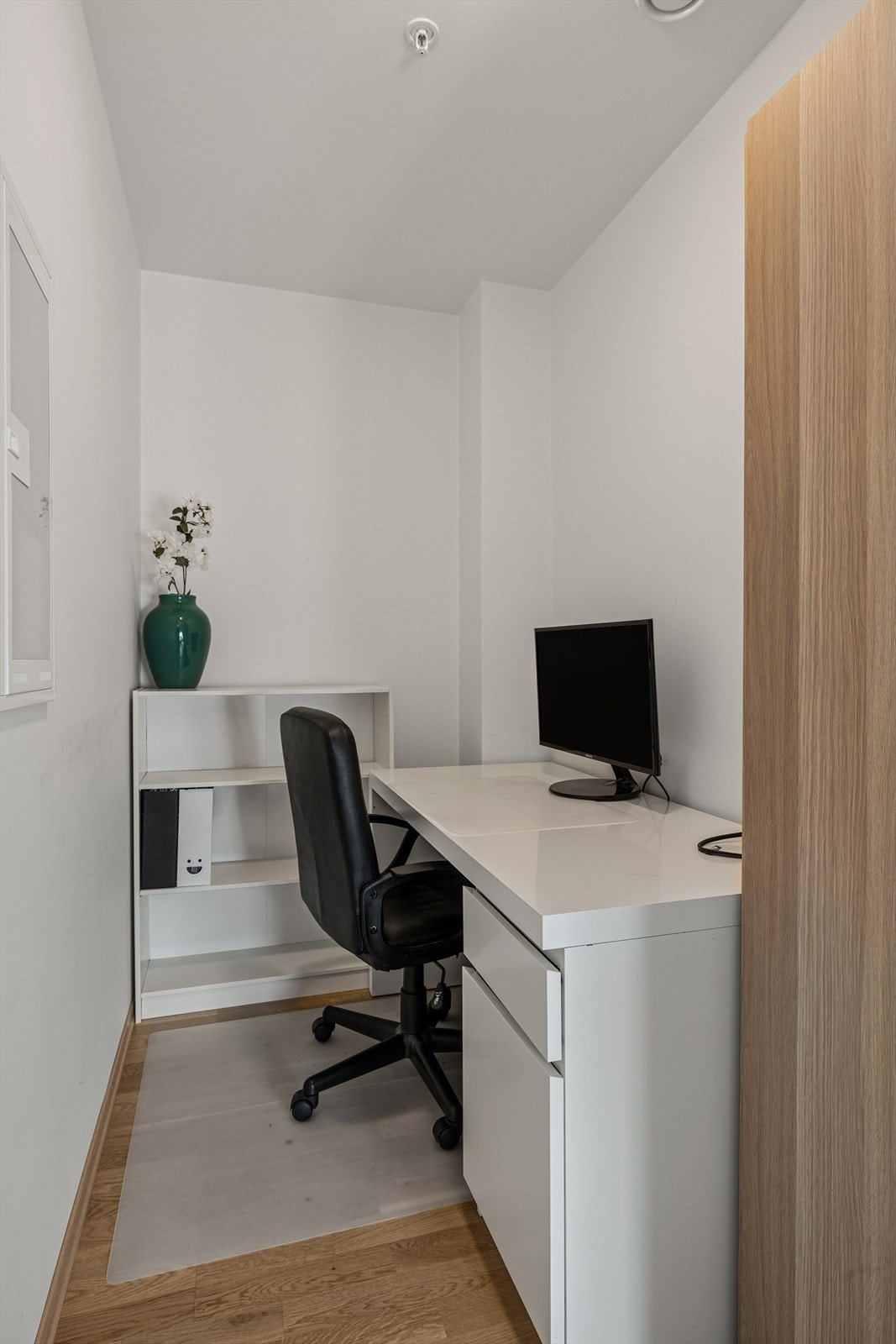 Innvendig bod med praktisk lagringsplass. MERK: rommet er ikke godkjent for varig opphold. Galleribilde